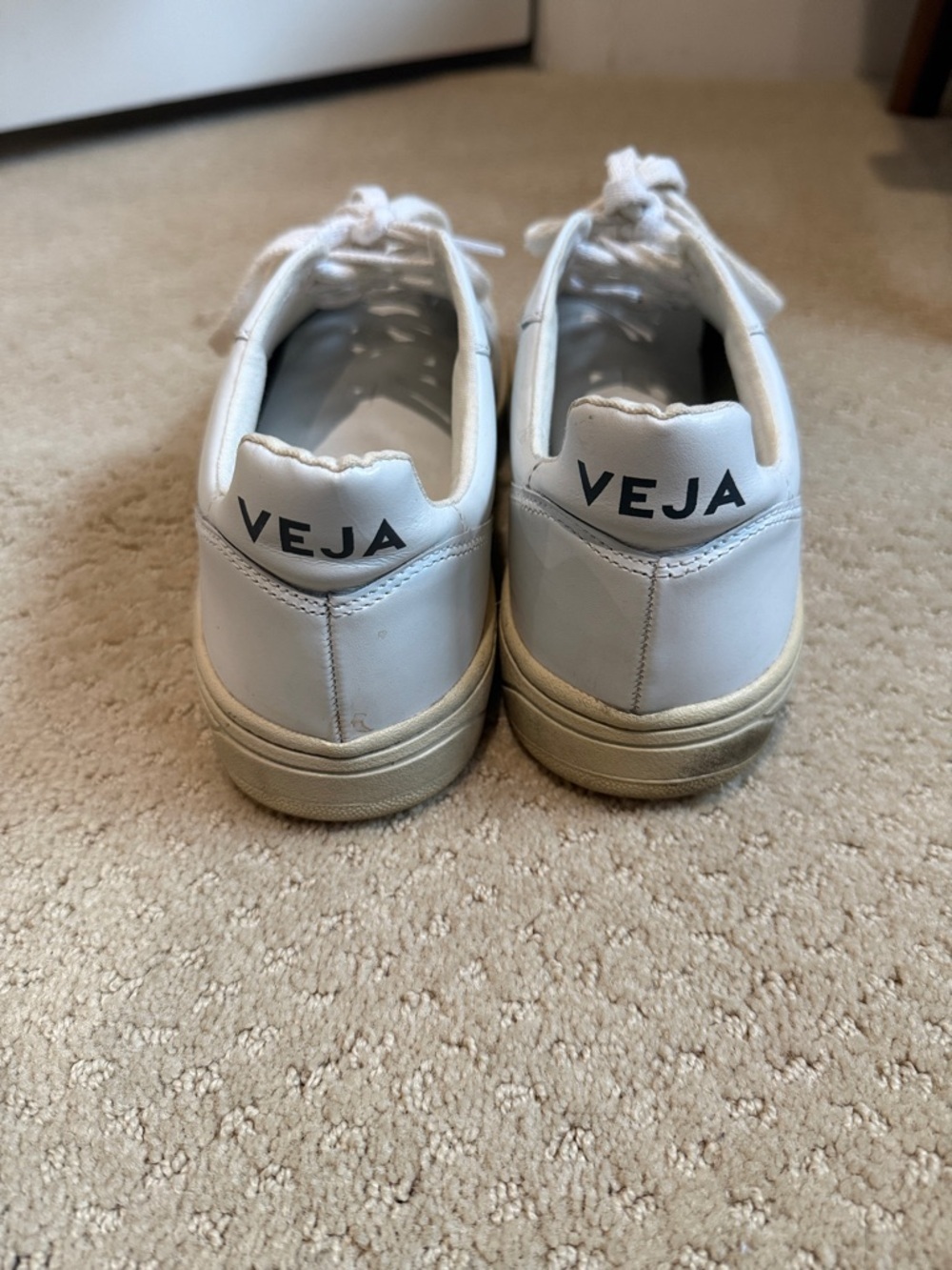 Veja Women's White Leather Low-Top Sneakers - Clean White - Picture 4 of 5